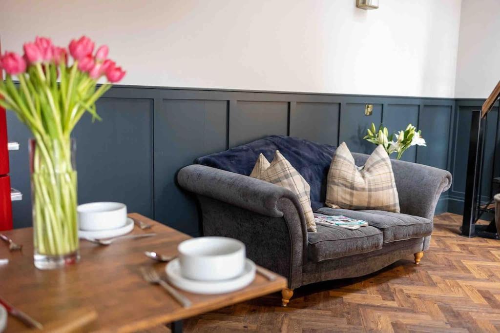 Unique Victorian Stable Conversion Halifax Luaran gambar