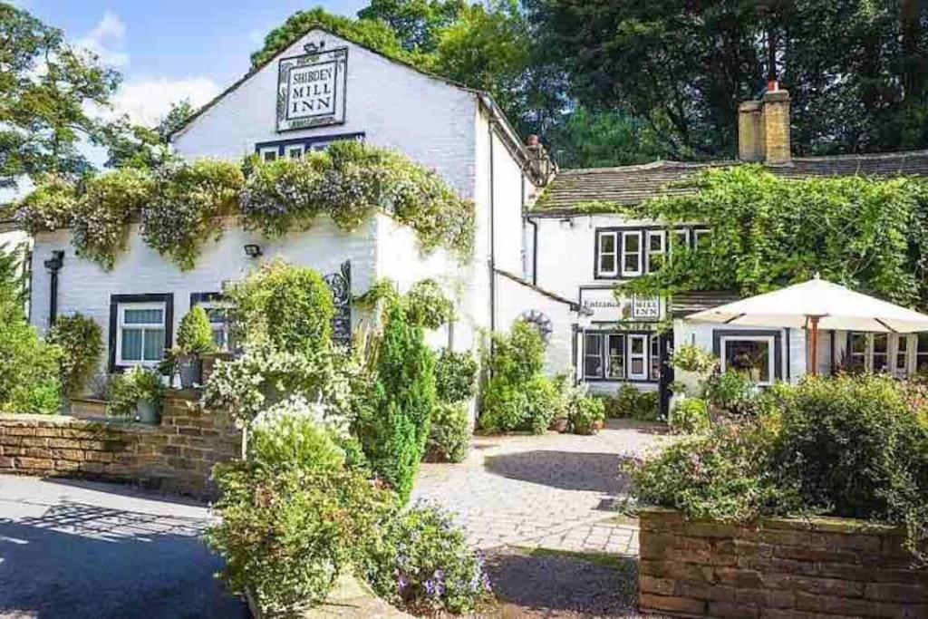 Unique Victorian Stable Conversion Halifax Luaran gambar