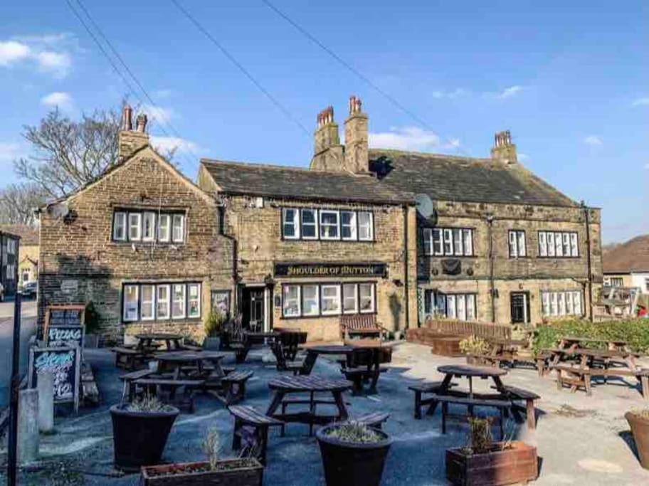 Unique Victorian Stable Conversion Halifax Luaran gambar