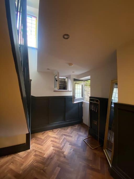 Unique Victorian Stable Conversion Halifax Luaran gambar