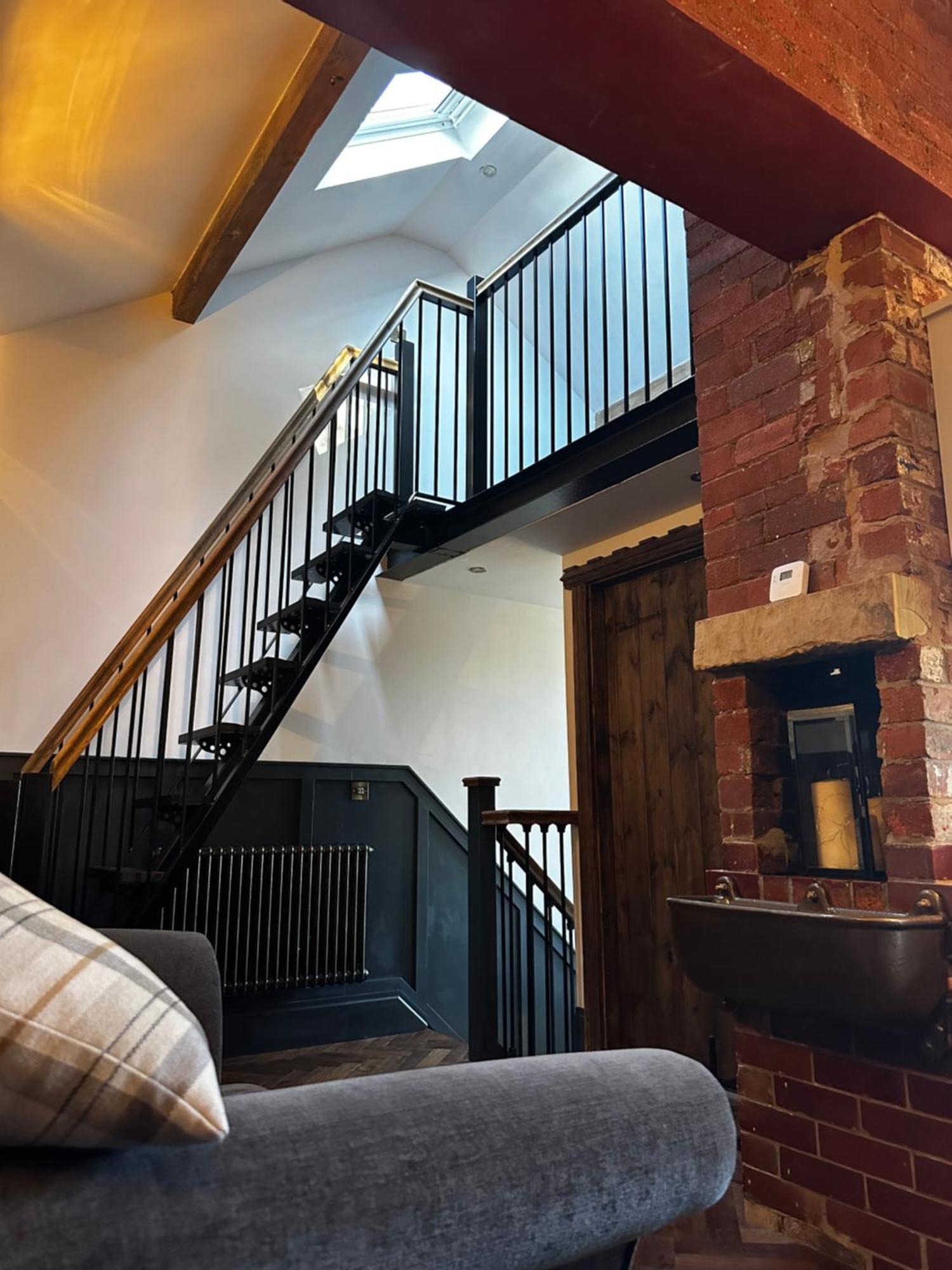 Unique Victorian Stable Conversion Halifax Luaran gambar